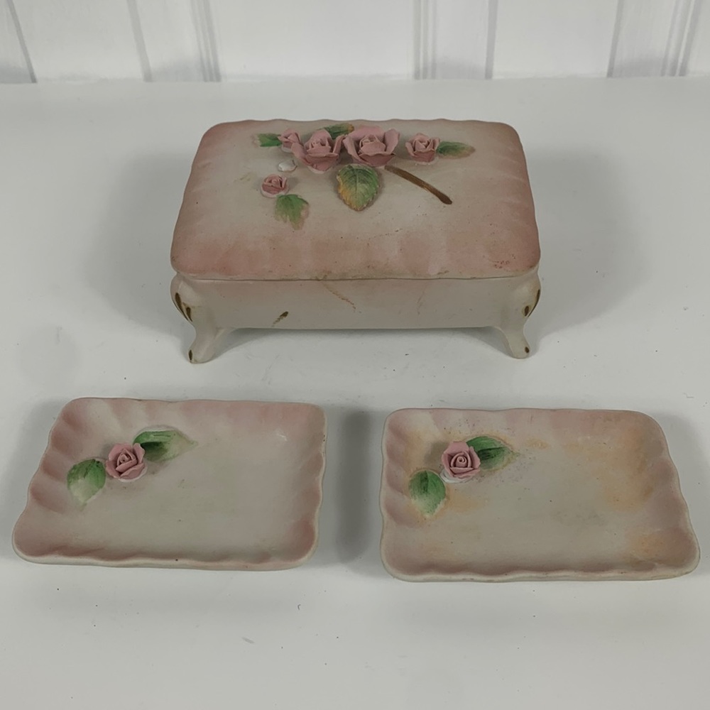 Vintage Tilso Japan hand painted trinket box with 2 small trays 53/137. Roses